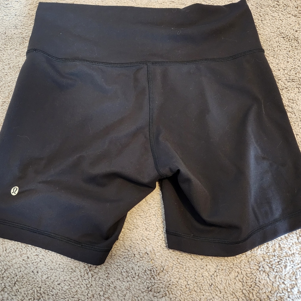 Authentic Lululemon wunder under bike shorts sz 12
